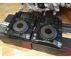Pioneer CDJ-2000NXS2 Pro-DJ Multi Player Regular..$2000 USD